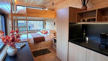 1 bedroom, bed sheets