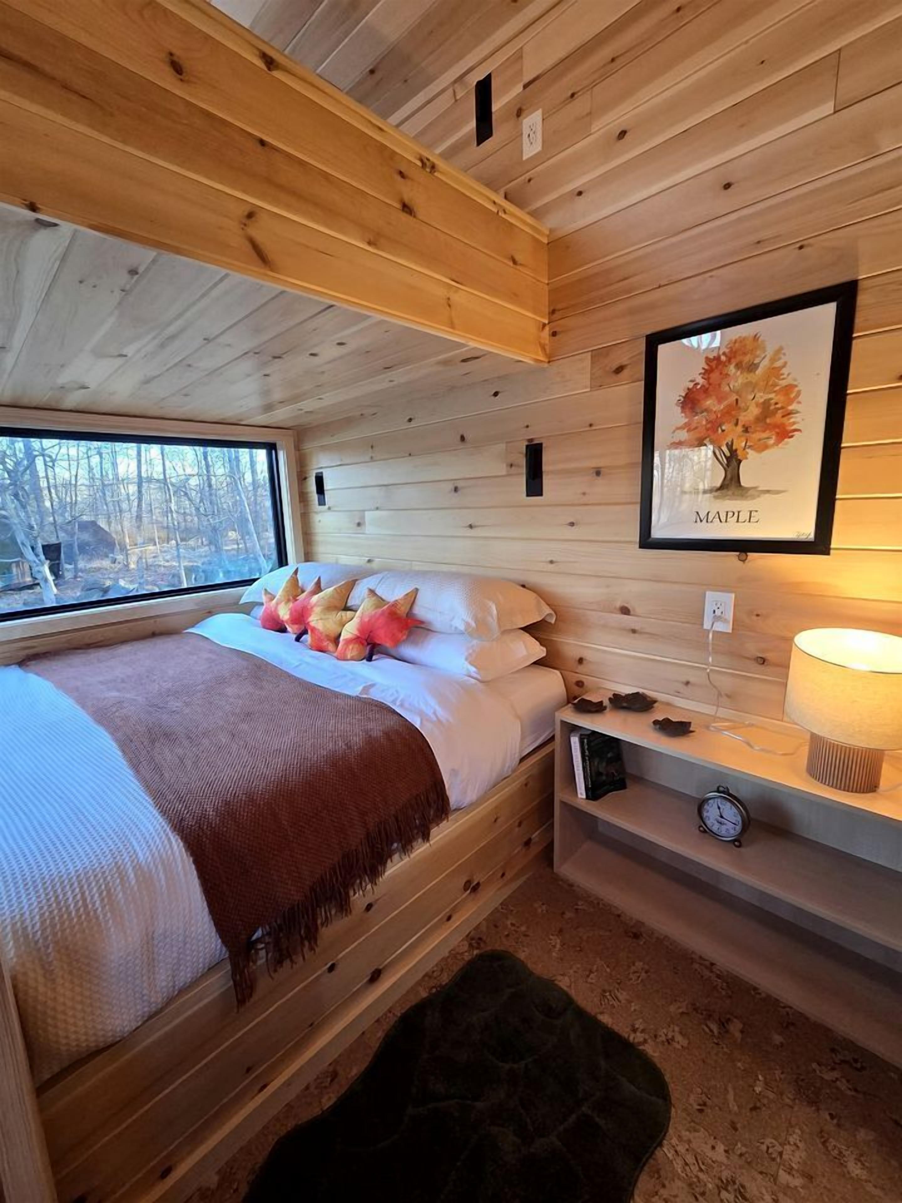 1 bedroom, bed sheets