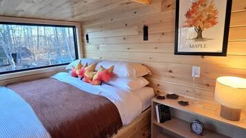 1 bedroom, bed sheets