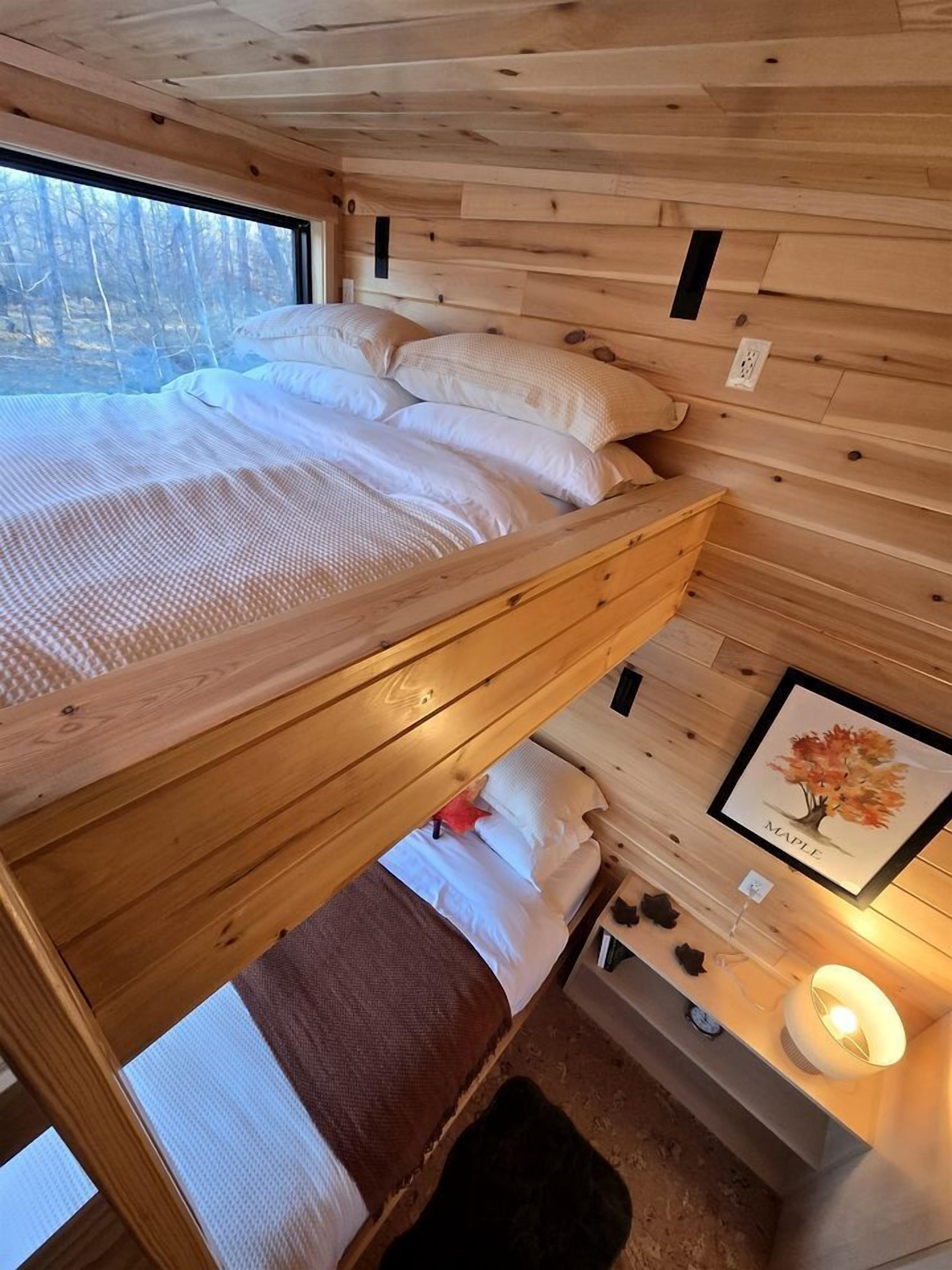 1 bedroom, bed sheets