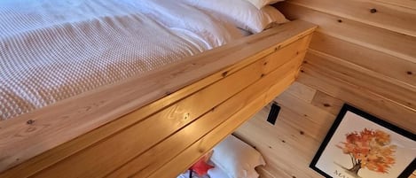 1 bedroom, bed sheets