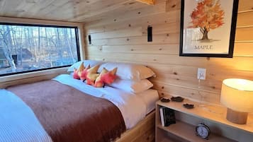 1 bedroom, bed sheets