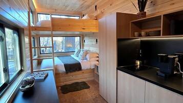 1 bedroom, bed sheets