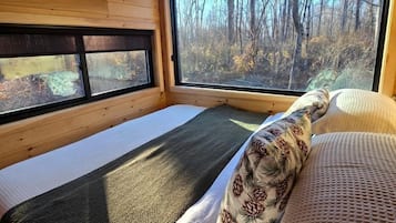 1 bedroom, bed sheets
