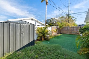 Property grounds - 2 Bedroom Modern Home w/large fenced yard near Mall and Beaches. (St. Petersburg)