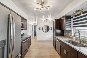 Private kitchen - 2 Bedroom Modern Home w/large fenced yard near Mall and Beaches. (St. Petersburg)