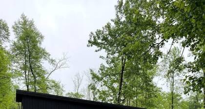 Hickory: Minimalist Escape for 2 in a Cozy Cabin with Serene Vibes in Pennsylvania