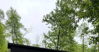 Hickory: Minimalist Escape for 2 in a Cozy Cabin with Serene Vibes in Pennsylvania