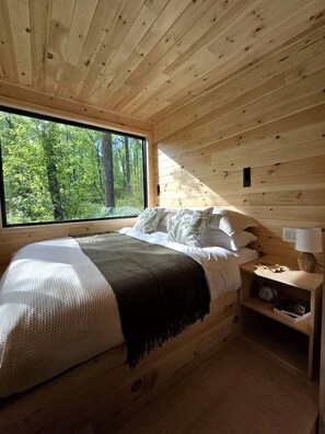 Room - Hickory: Minimalist Escape for 2 in a Cozy Cabin with Serene Vibes in Pennsylvania (Quakertown)