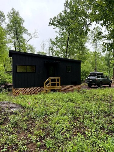 Hickory: Minimalist Escape for 2 in a Cozy Cabin with Serene Vibes in Pennsylvania