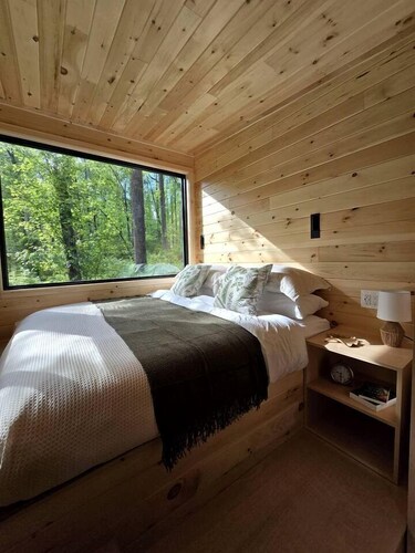 Hickory: Minimalist Escape for 2 in a Cozy Cabin with Serene Vibes in Pennsylvania
