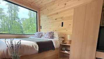 1 bedroom, bed sheets