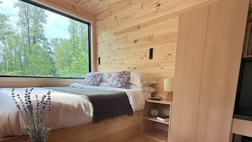 1 bedroom, bed sheets