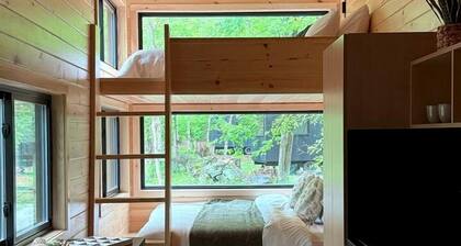 Oak: Woodland Tiny Home with Panoramic Views in Pennsylvania Stay