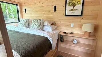 1 bedroom, bed sheets