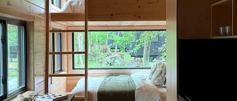 1 bedroom, bed sheets