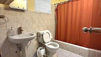 Apartment, 2 Bedrooms, Balcony | Bathroom