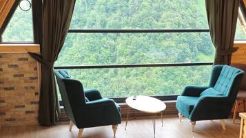Deluxe bungalow, uitzicht op bergen | Interieur