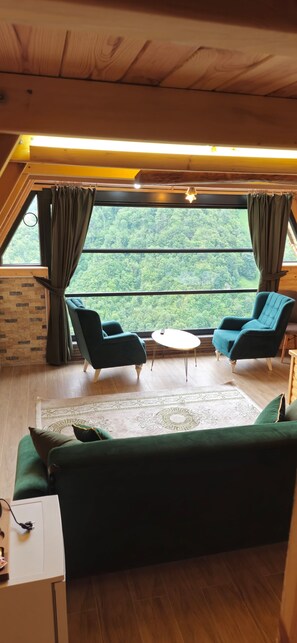 Deluxe bungalow, uitzicht op bergen | Interieur