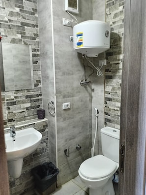 A bathroom with a toilet, sink, and shower. - lagoons and golf Arya view (Marsa Matrouh Governorate)