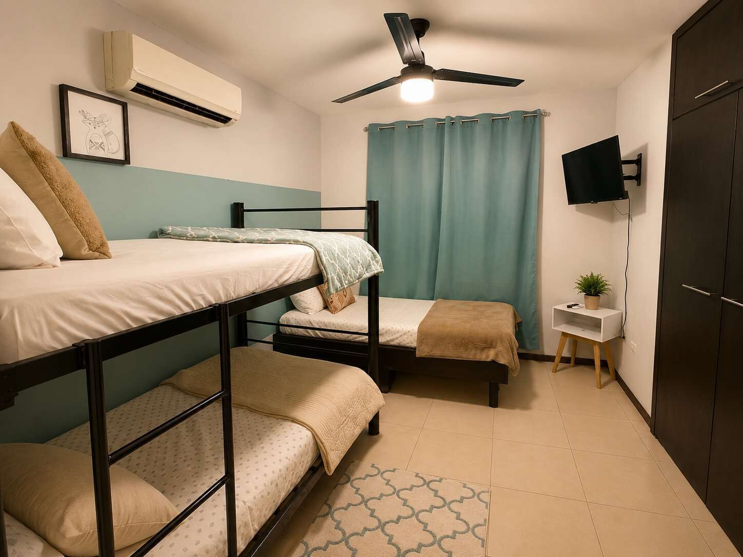 3 bedrooms, iron/ironing board, WiFi, bed sheets