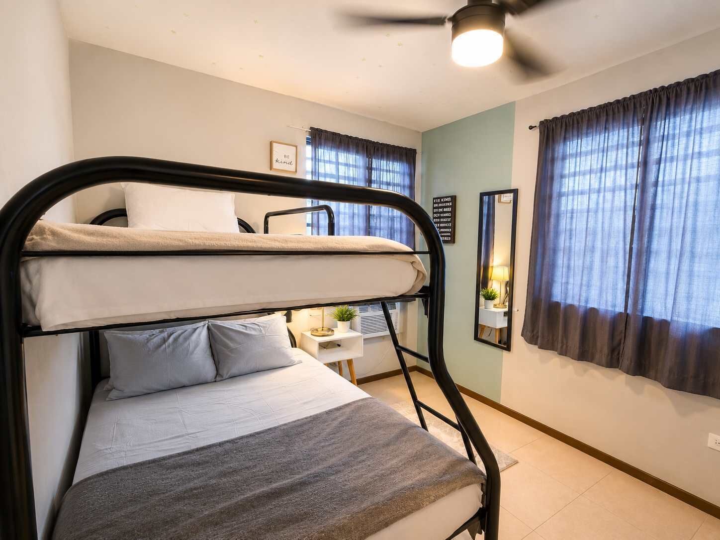 3 bedrooms, iron/ironing board, WiFi, bed sheets