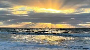 In Strandnähe, Liegestühle, Strandtücher