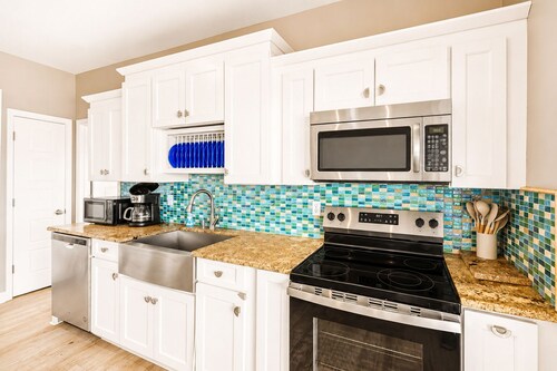Beachfront 5BR | Gulf Views + Game Room with Pool Table