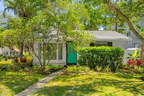 Exterior - Luxury South Tampa Retreat Near Downtown, Airport & Beaches (Tampa)
