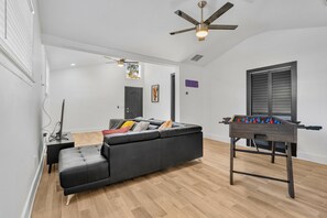 Games room - Luxury South Tampa Retreat Near Downtown, Airport & Beaches (Tampa)