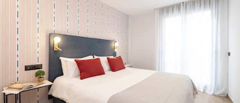 Iron/ironing board, travel crib, WiFi, bed sheets