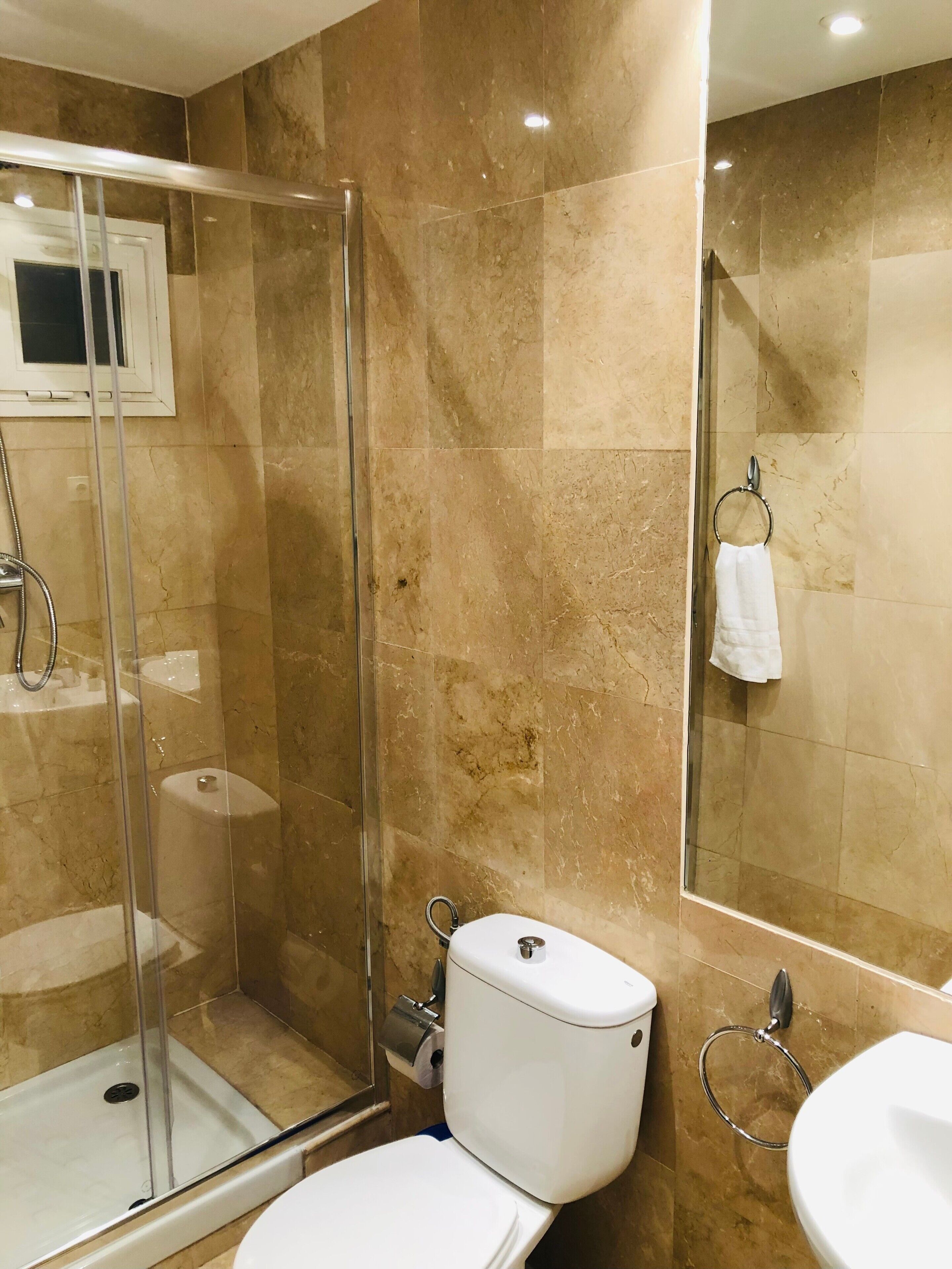 Shower, towels