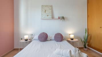 Iron/ironing board, WiFi, bed sheets