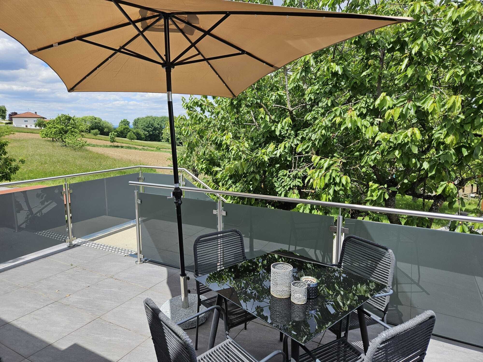 Comfort-Apartment, 1 King-Bett und Schlafsofa, Nichtraucher, Gartenblick | Speisen im Freien