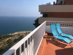 Property grounds - SunAndBed Penthouse Faro – Spectacular Sea Views, Pool, Sports Court (Salou)