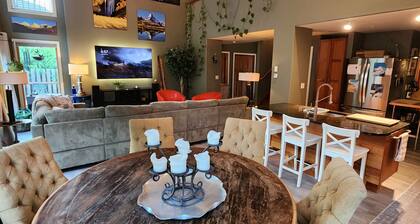 Awesome 3-bedroom house in Alpine perfect for your next getaway.
