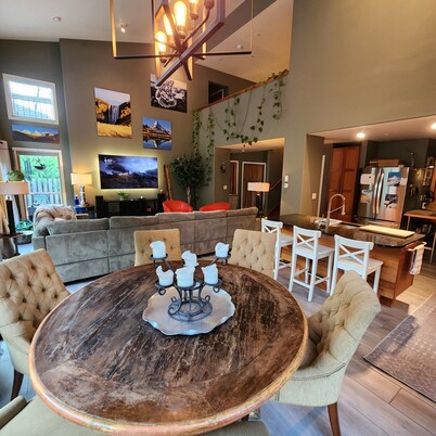 Awesome 3-bedroom house in Alpine perfect for your next getaway.