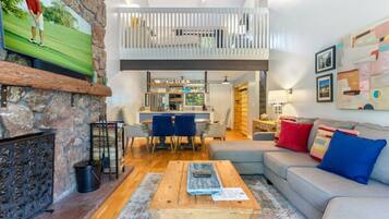 TV, fireplace, stereo