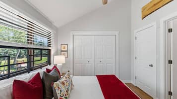 3 bedrooms, travel crib, WiFi