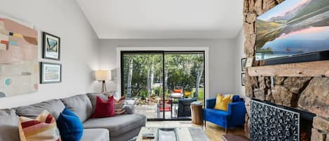 TV, fireplace, stereo