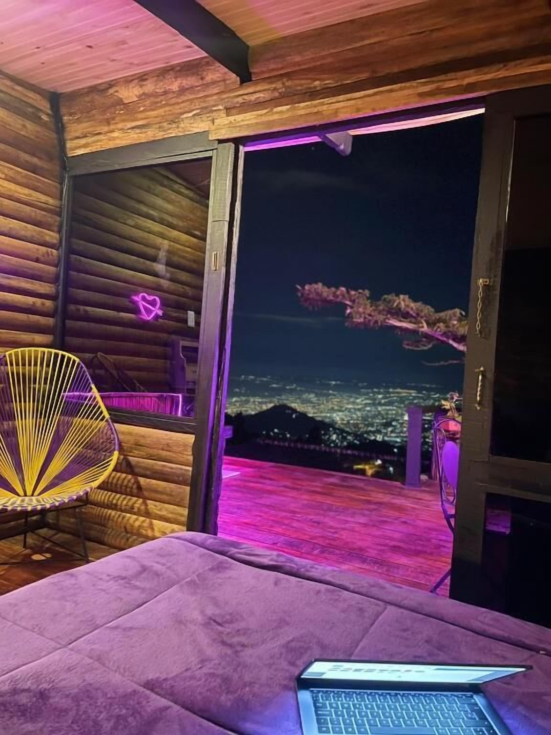 舒适小屋, 1 张双人床, 阳台, 城市景观 | 免费 WiFi