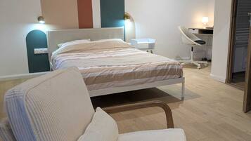 1 bedroom, desk, iron/ironing board, free WiFi