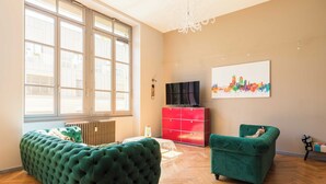 A room with a large window, a green sofa, a red dresser, and a television. - Stunning Apartment - 4br-7p - Crequi (Lyon)
