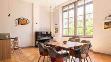 Apartment | Dining