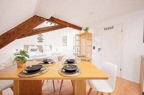 Dining - Vrbo Property (Ludwigsburg)