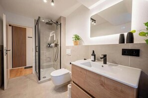 Bathroom - Vrbo Property (Ludwigsburg)