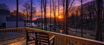 Lakefront Home w/ Guest Suite + Kayaks & Firepit