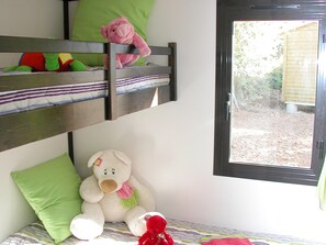 Rumah | 2 kamar tidur dan dilengkapi dengan perabotan berbeda-beda