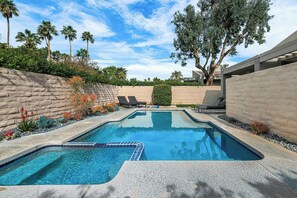 A heated pool - Desert Retreat w/ heated PVT pool (Palm Springs)