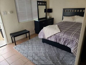 Desk, iron/ironing board, WiFi, bed sheets - Cozy Cove #6 (Apple Valley)